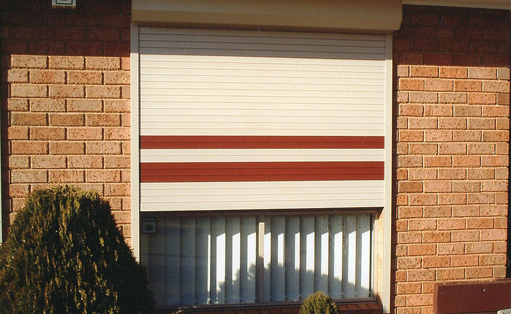 image of plantation-shutter-red-and-white